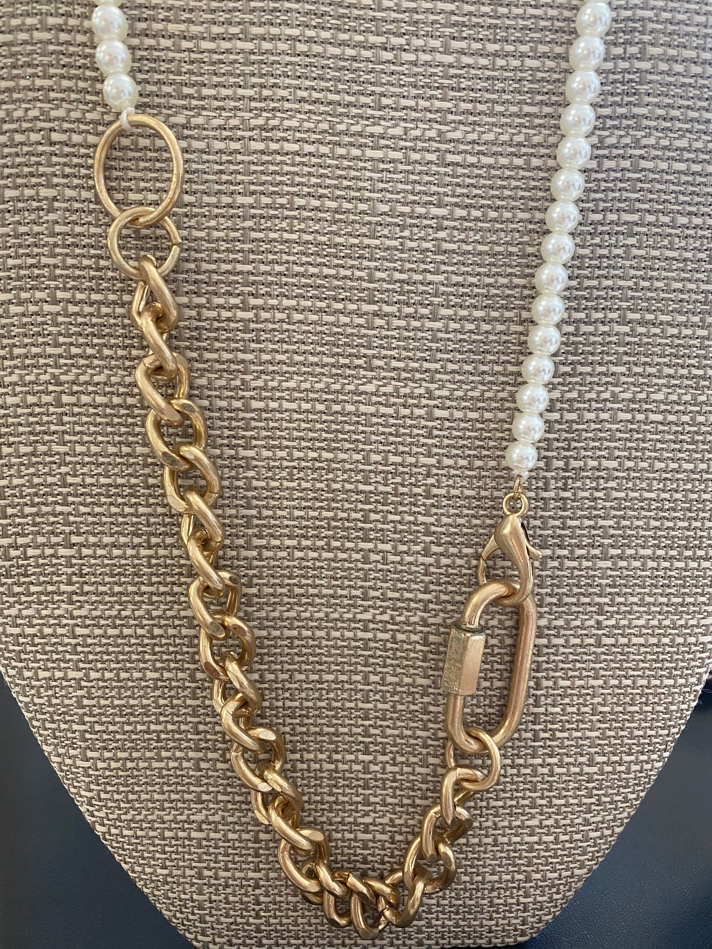 N05 - Pearl Carabinger Necklace